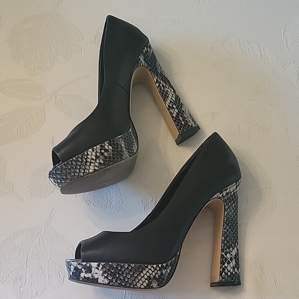 LIKE NEW Le Chateau Black & Gray Leather & Mock-Snake Platform PeepToe Heels 7.5 - Picture 5 of 14